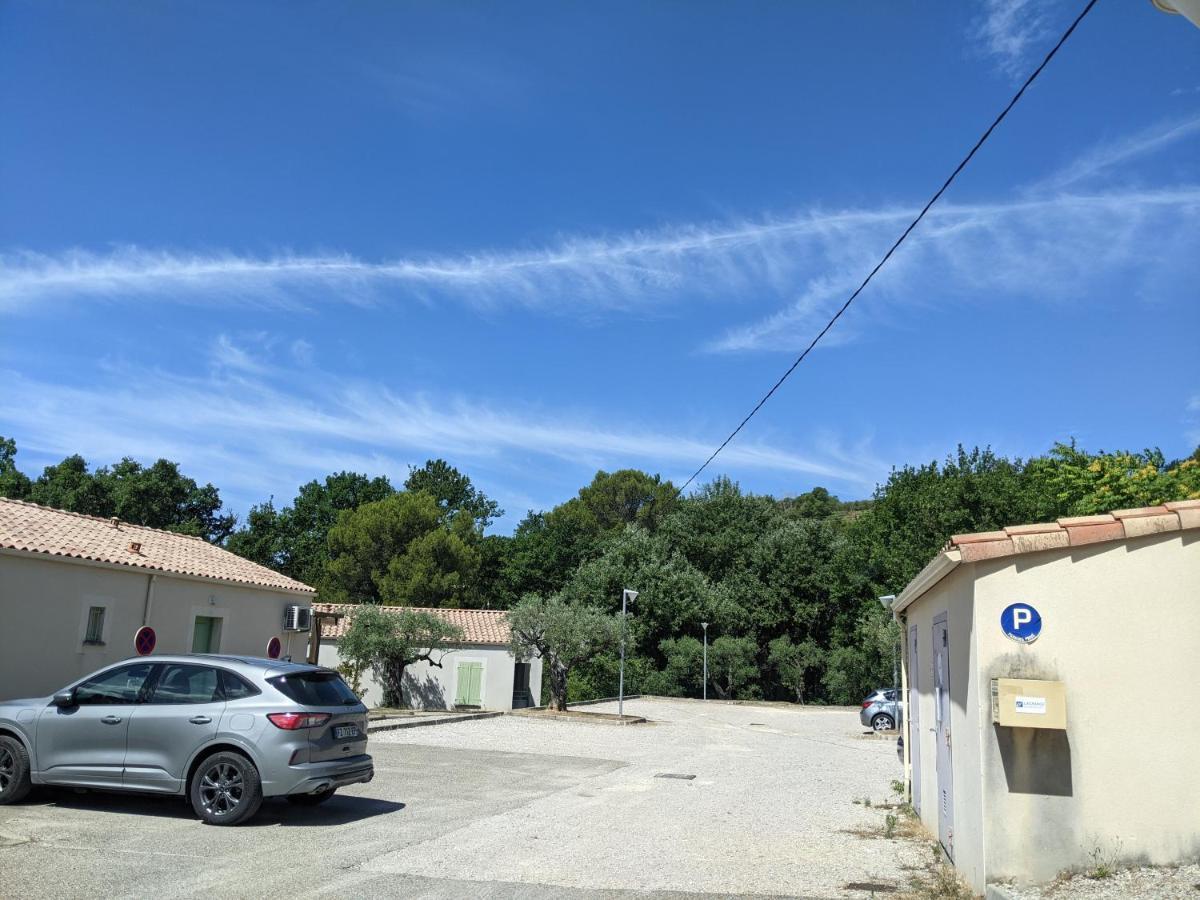 Maisonnette Dans Domaine Avec Piscine A Nyons, Pays Des Olives Exterior photo