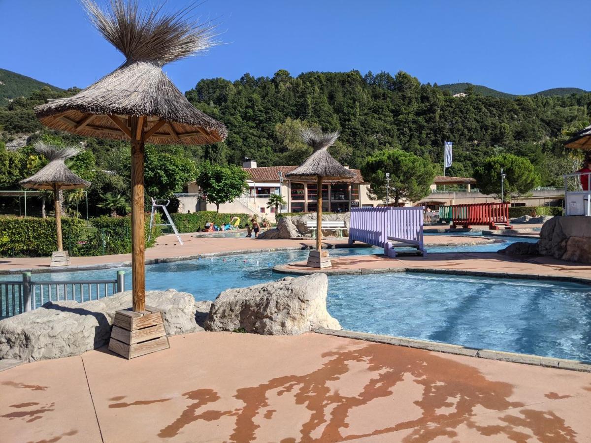 Maisonnette Dans Domaine Avec Piscine A Nyons, Pays Des Olives Exterior photo