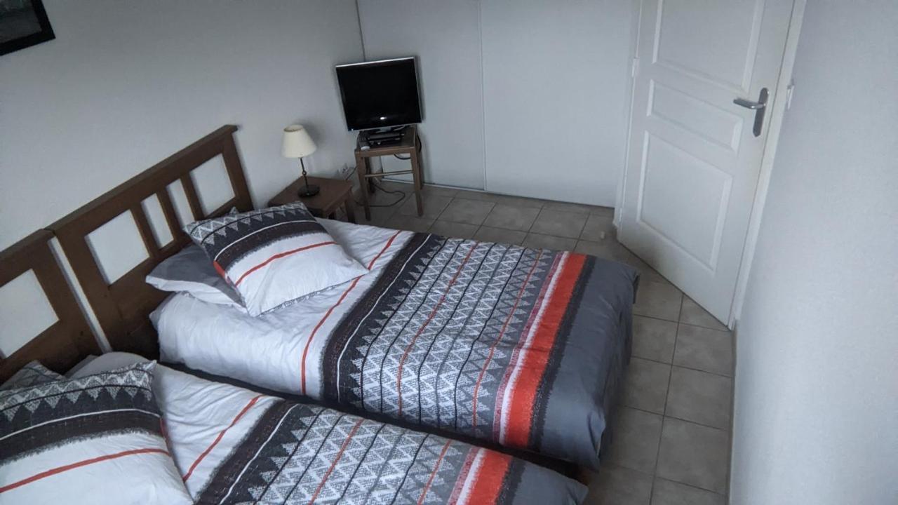 Maisonnette Dans Domaine Avec Piscine A Nyons, Pays Des Olives Exterior photo